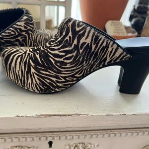 Dansko size 37 Women’s animal print heels